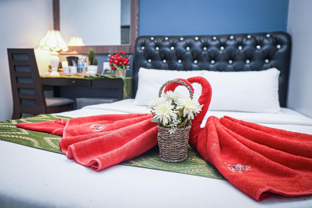 Hotel Ghazrins Desaru à Pengerang Extérieur photo