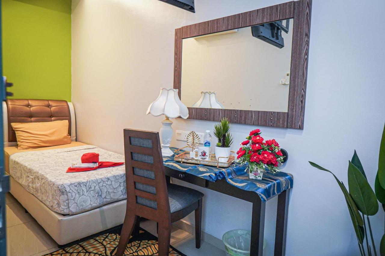 Hotel Ghazrins Desaru à Pengerang Extérieur photo